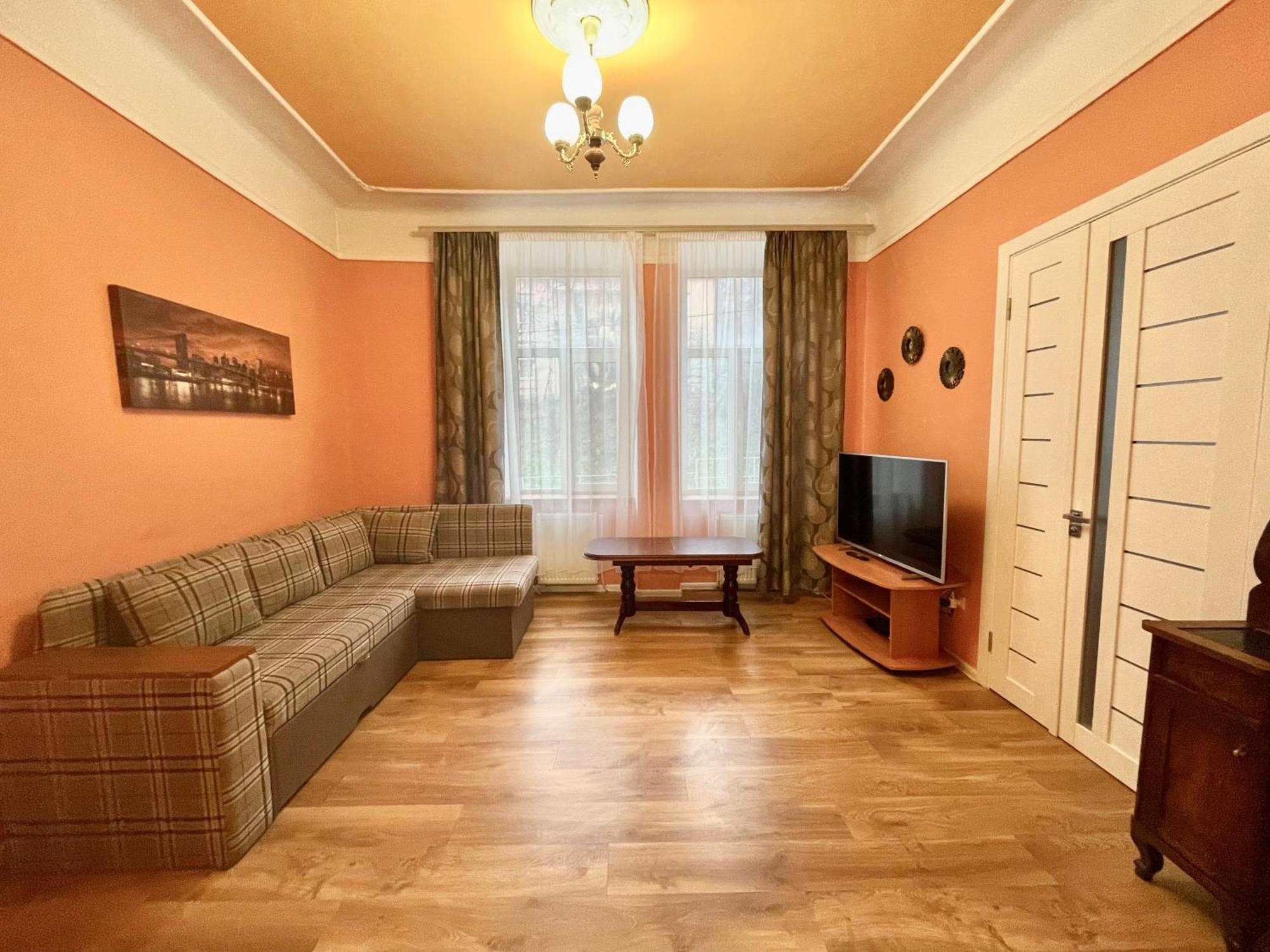 двохкімнатні в центри на князя лева 11 *